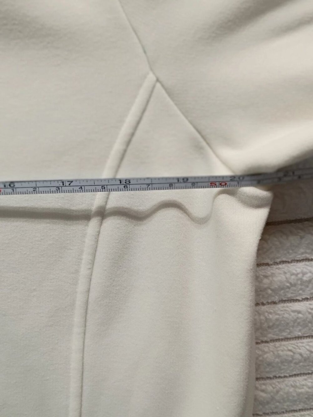 Avia Women’s L White Hoodie Zip Neck Athletic Long Sleeve Thumb Holes - Picture 4 of 6